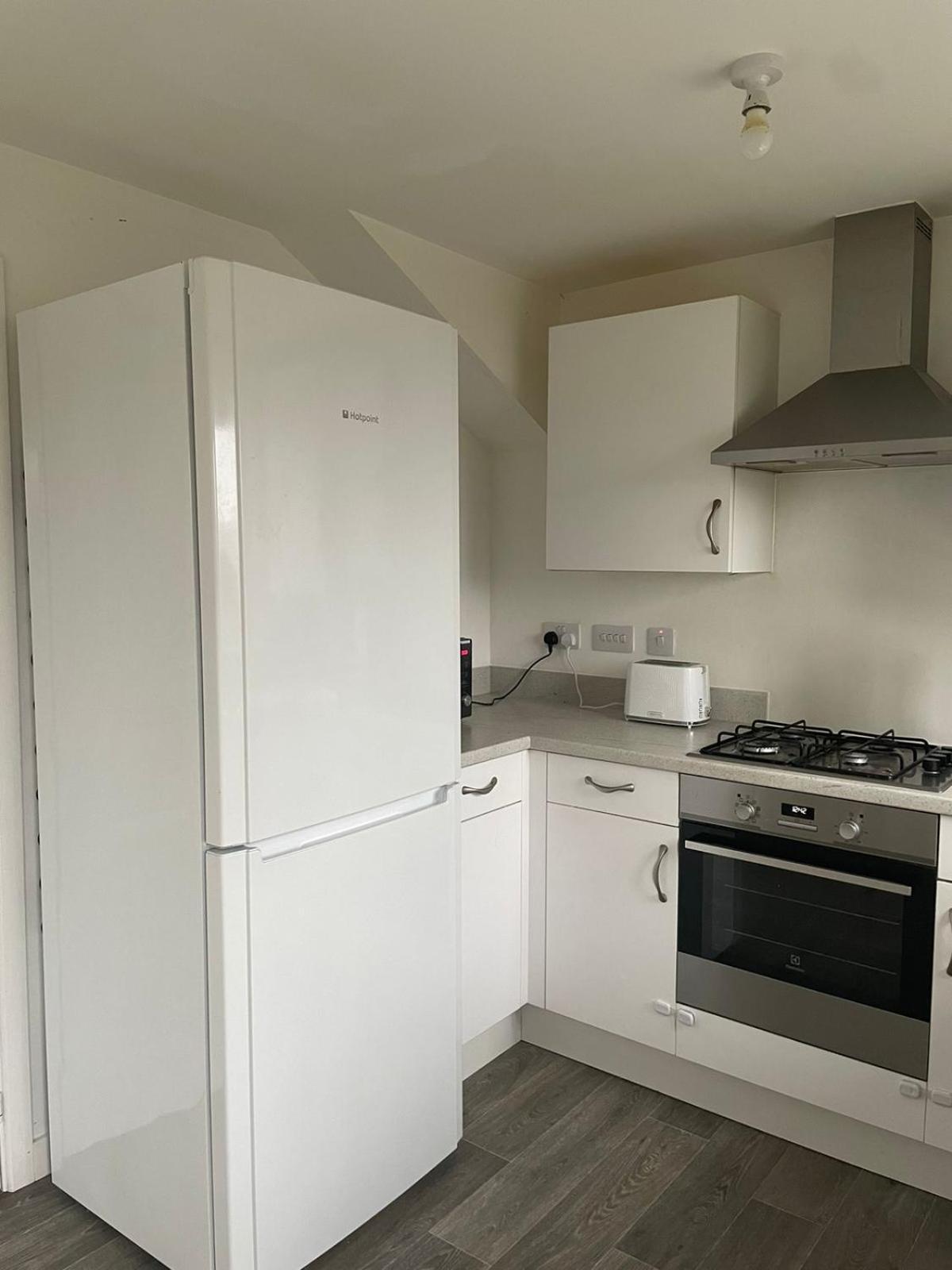 Village House St Mellons - Close To A48 And M4 คาร์ดิฟฟ์ ภายนอก รูปภาพ