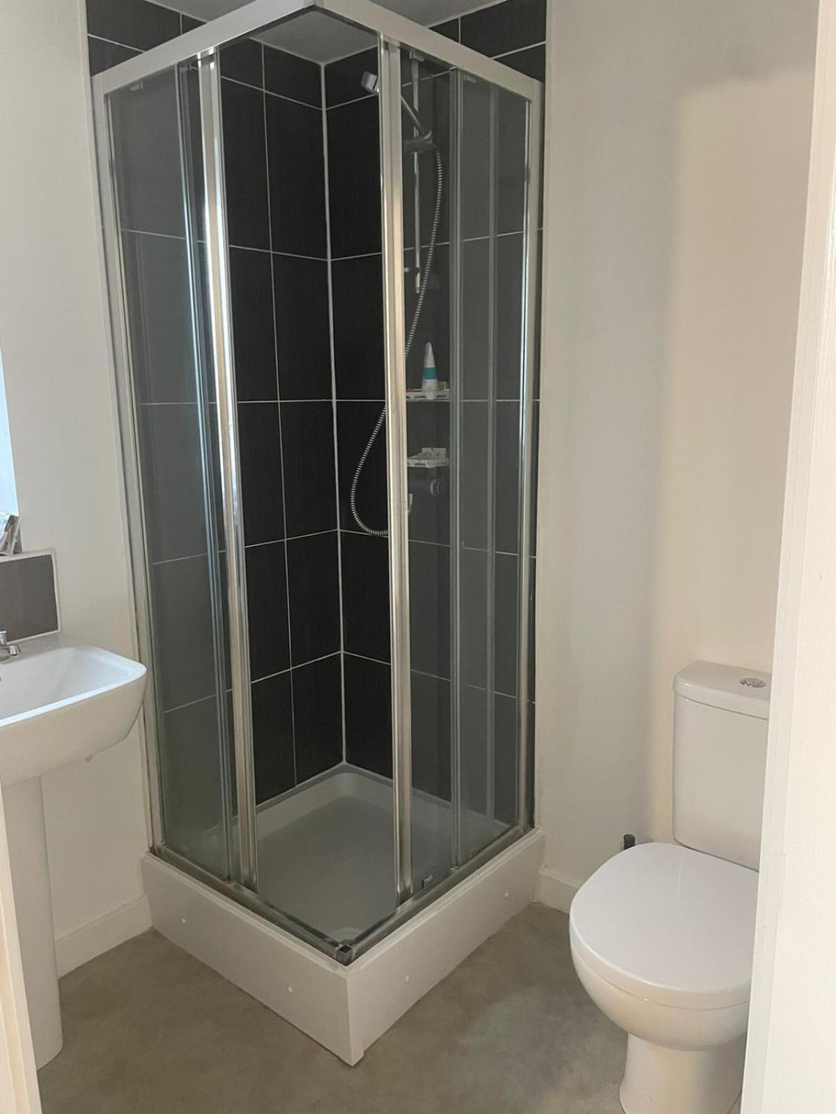 Village House St Mellons - Close To A48 And M4 คาร์ดิฟฟ์ ภายนอก รูปภาพ