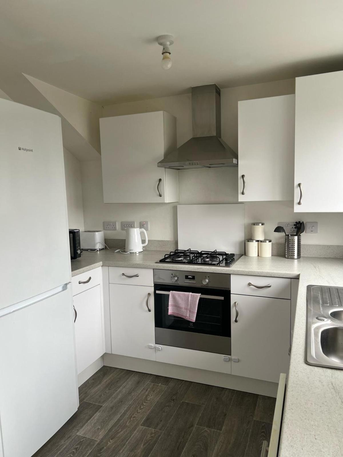 Village House St Mellons - Close To A48 And M4 คาร์ดิฟฟ์ ภายนอก รูปภาพ